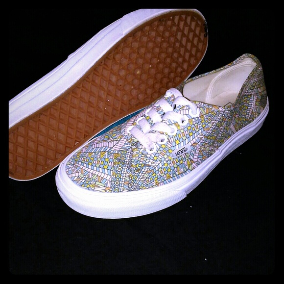 Vans - Picture 1 of 4